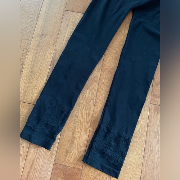 Black legging for girls with discreet flowers - Picture 7 of 9